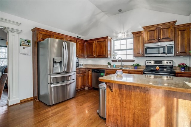 kitchen featuring sink, light hardwood / wood-style flooring, stainless steel appliances, and vaulted ceiling