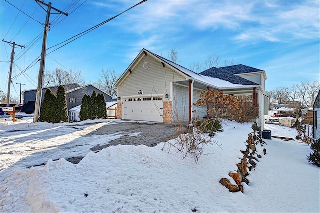 view of front facade featuring a garage