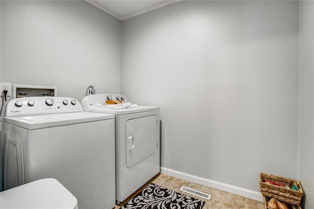 laundry room with visible vents, baseboards, laundry area, crown molding, and independent washer and dryer