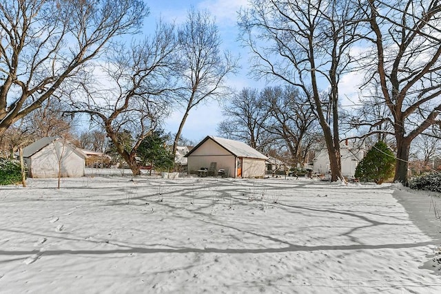 view of yard layered in snow