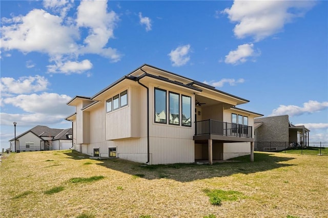 2210 NW Palisades Dr, Riverside, MO 64150 - view of side of property with a yard and fence