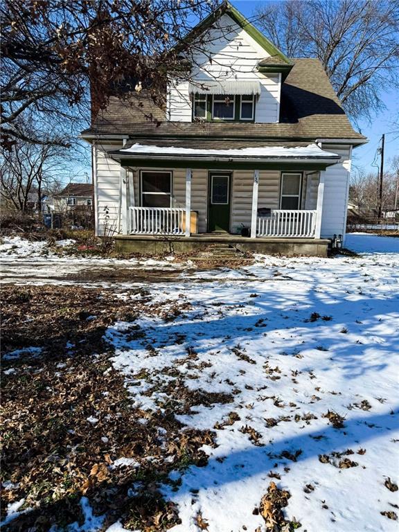 view of front of property featuring a porch