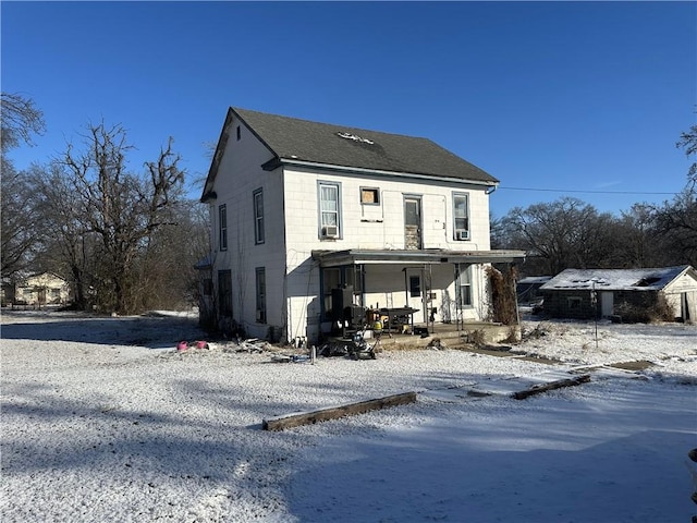 view of front property featuring covered porch