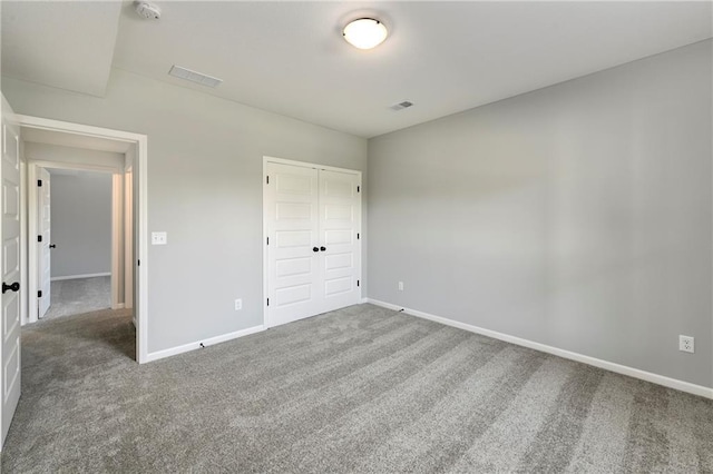 unfurnished bedroom with carpet flooring and a closet