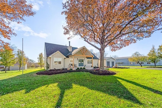 view of front of house featuring a front yard