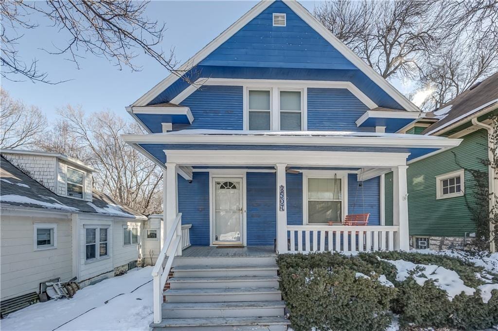 bungalow featuring a porch