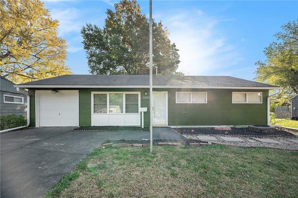 ranch-style home with a front yard and a garage