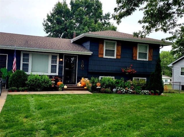 tri-level home featuring a front yard