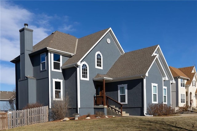 view of front of home with a front lawn