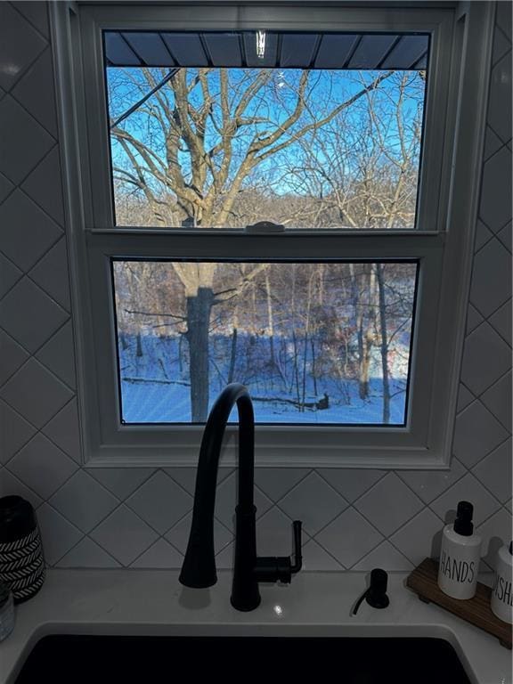 details featuring sink and decorative backsplash