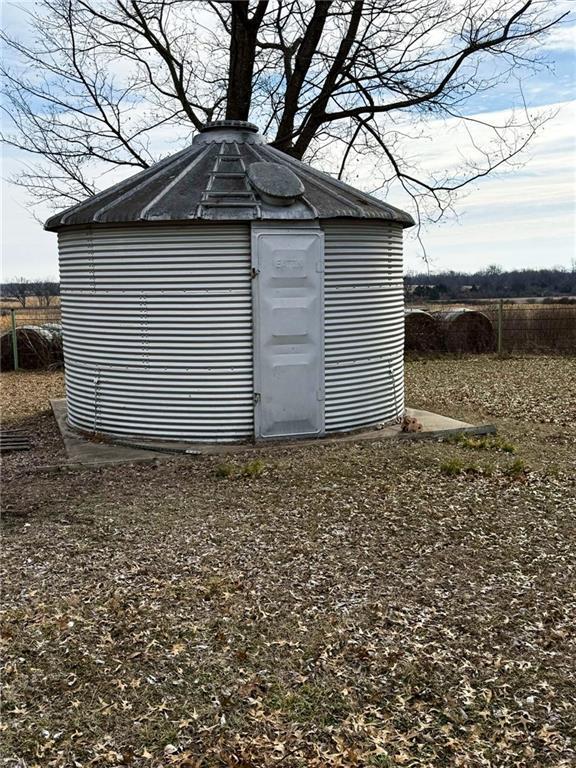 view of outdoor structure