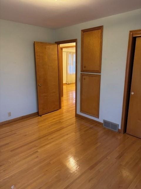 unfurnished room featuring light hardwood / wood-style floors