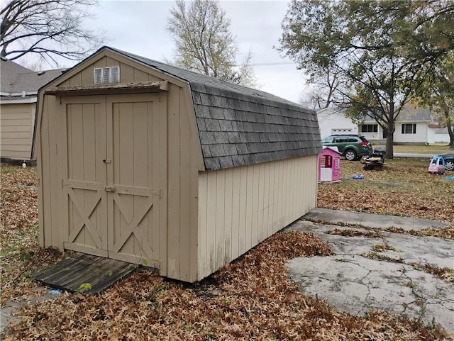 view of outbuilding