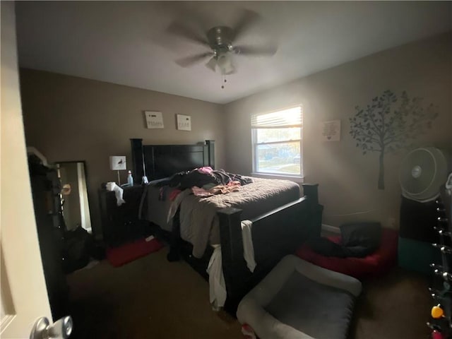 bedroom with ceiling fan