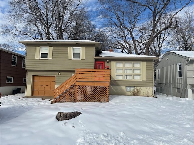 view of front of property featuring a garage