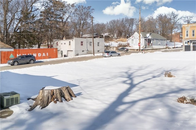 view of yard layered in snow