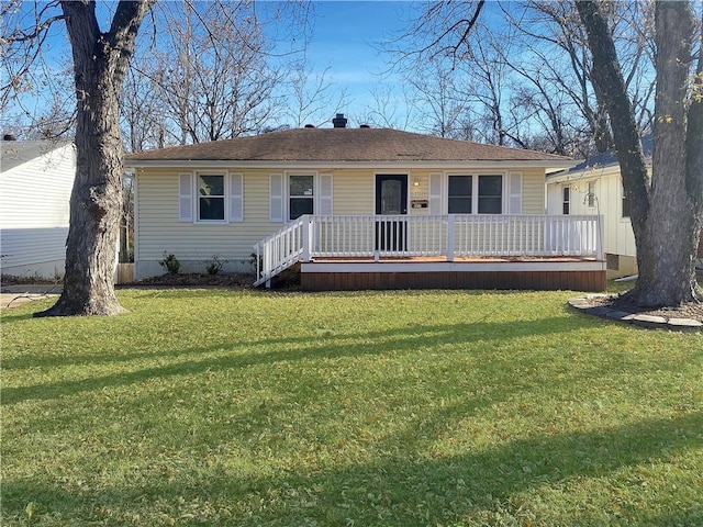 view of front of house featuring a wooden deck and a front yard