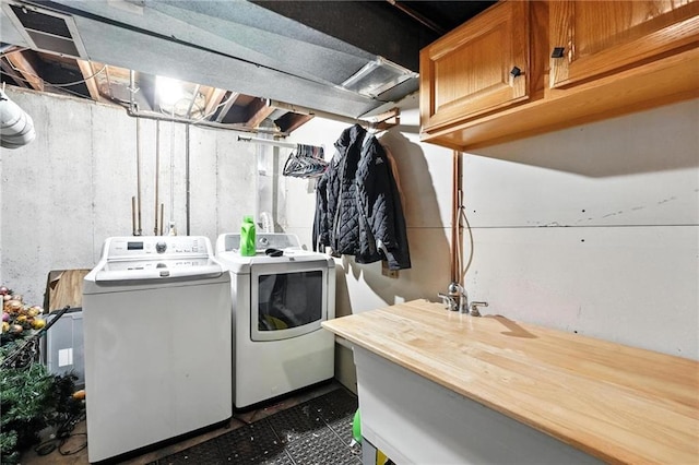 4722 Switzer Rd, Shawnee, KS 66203 - laundry room featuring cabinet space and independent washer and dryer