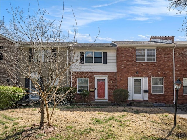 view of front of home featuring a front lawn