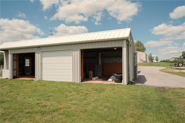 view of detached garage