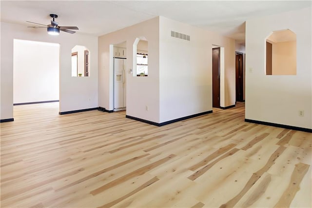 empty room featuring light hardwood / wood-style floors and ceiling fan