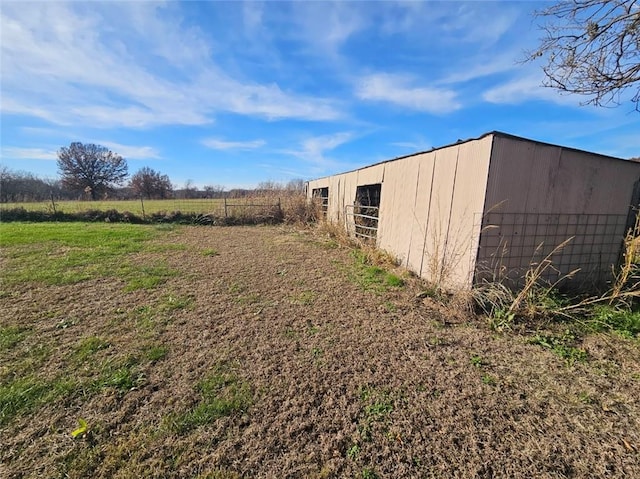 view of yard featuring an outdoor structure and a pole building