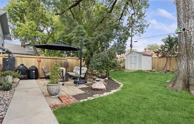 view of yard featuring a patio, a shed, an outdoor structure, and a fenced backyard