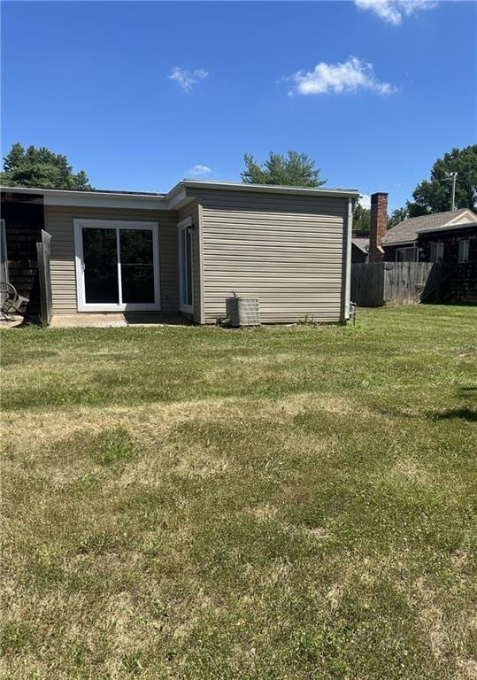 11331 Calico Dr, Kansas City, MO 64137 - back of property