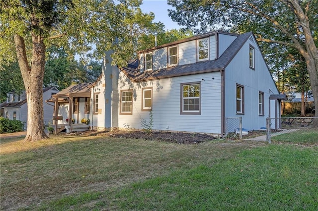 view of front facade featuring a front yard and a porch