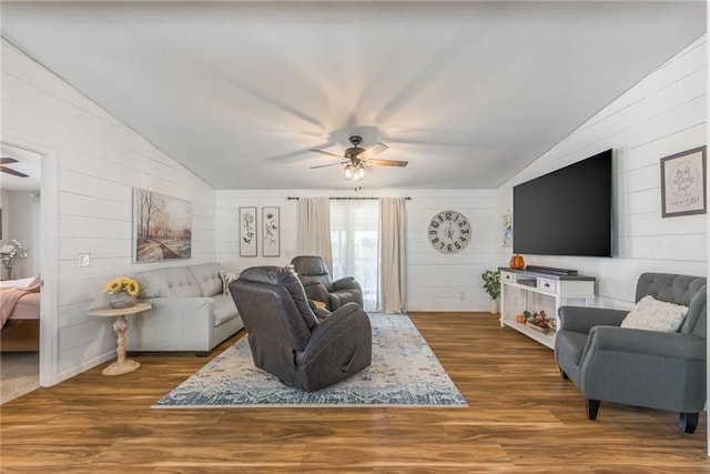 living room with hardwood / wood-style flooring, lofted ceiling, and ceiling fan