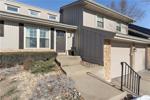 view of front of property featuring a garage