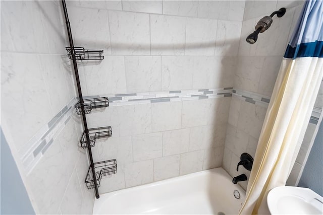 bathroom featuring shower / bath combo