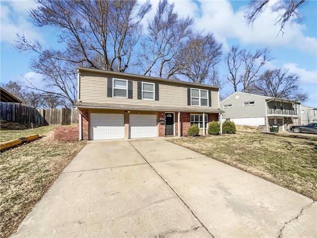 view of front of home featuring a front lawn and a garage