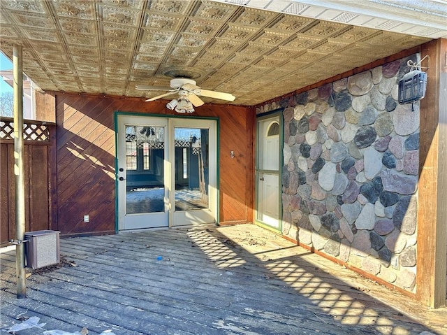 deck featuring ceiling fan