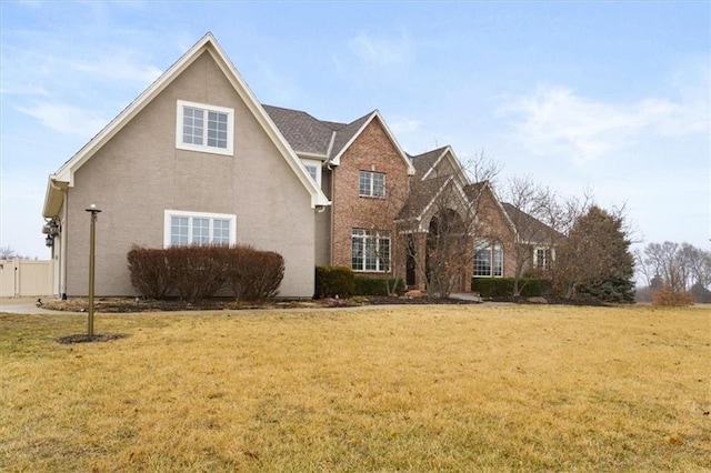 front facade featuring a front yard