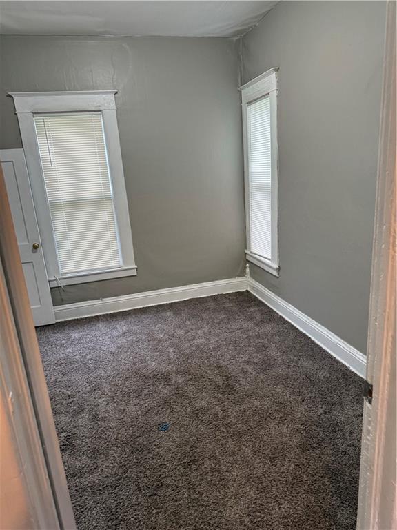 2901 Messanie St, Saint Joseph, MO 64501 - carpeted empty room with baseboards