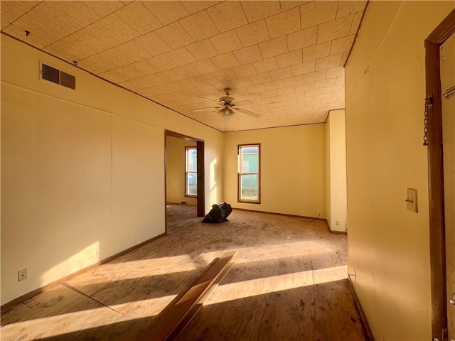 empty room featuring ceiling fan