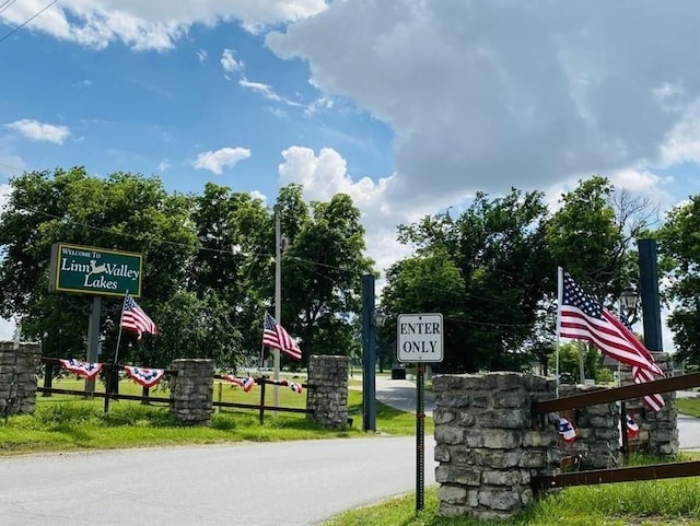 62 Live Oaks Dr, Linn Valley, KS 66040