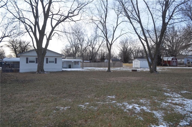 view of yard with a storage unit