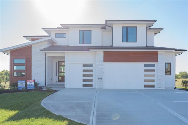 view of front of home featuring a garage and a front yard