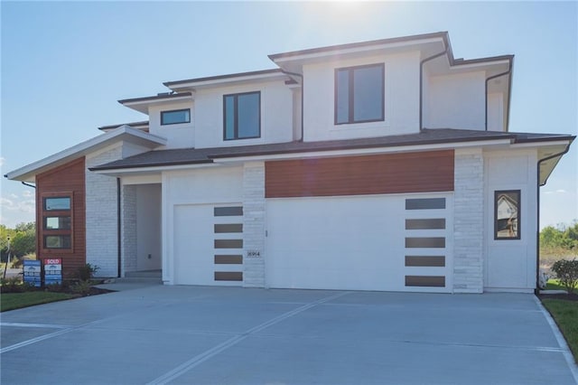 view of front of house featuring a garage