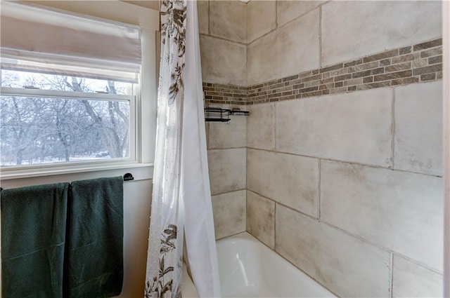 bathroom featuring shower / bath combo