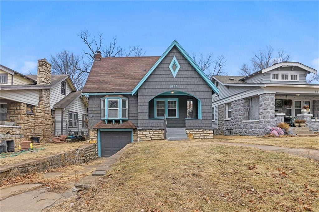 view of front of home featuring a garage and covered porch