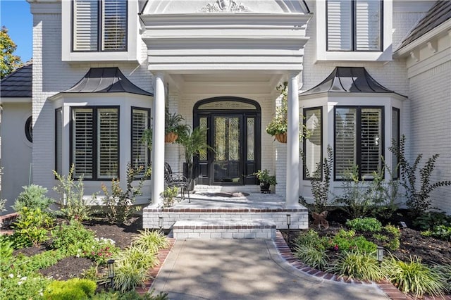 entrance to property with covered porch