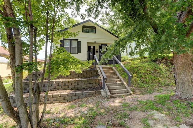 bungalow-style house featuring covered porch