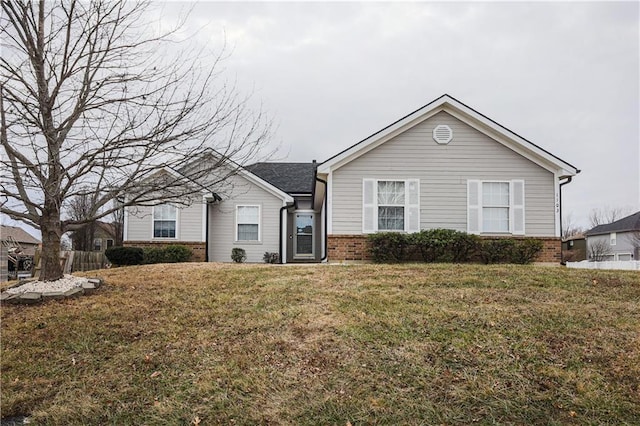 ranch-style house featuring a front yard