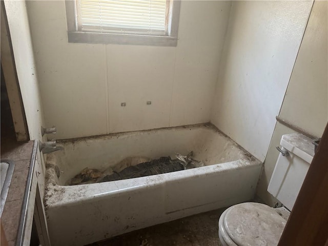 bathroom featuring a bathtub and toilet