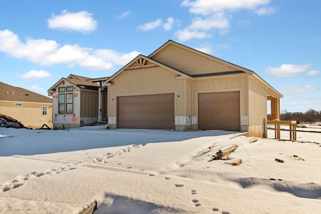 view of front of house featuring a garage