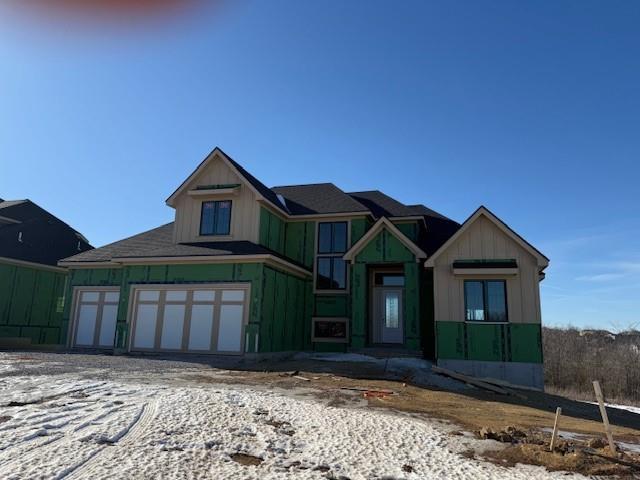 view of front facade featuring a garage