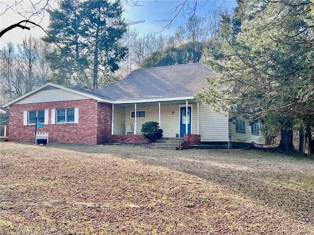 ranch-style house featuring covered porch